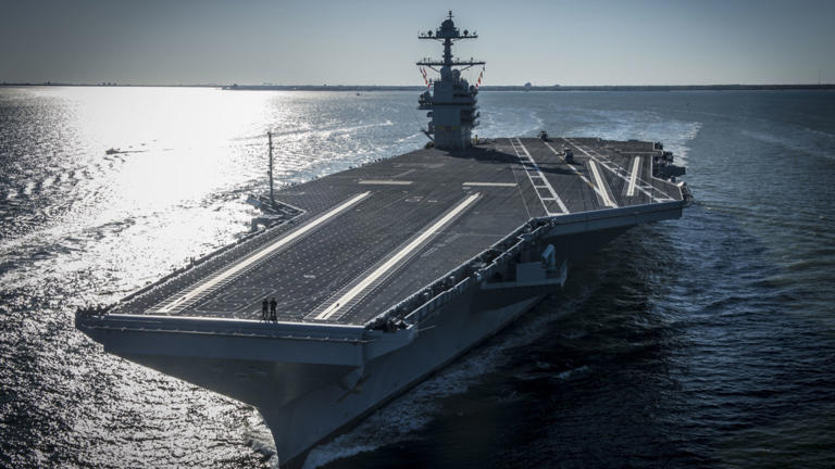 Το USS Gerald R Ford διέσχισε το Στενό του Γιβραλτάρ και μπήκε στη ...