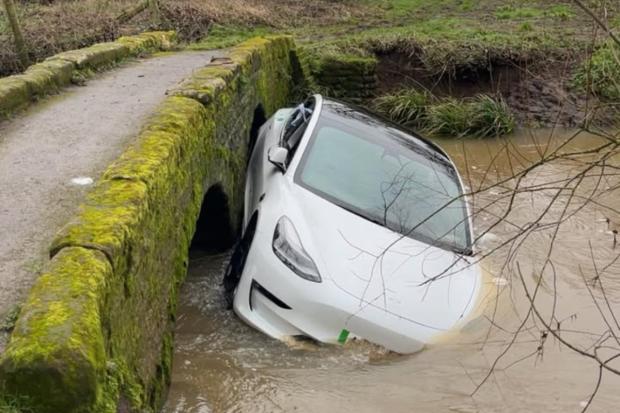 Tesla left stranded in ‘deceptively deep’ ford as people call for one ...