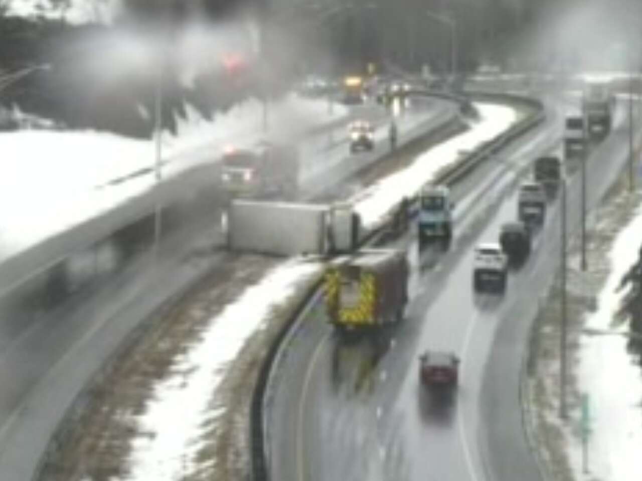 At least 84 crashes reported on CT highways amid winter storm Friday, police say<br>