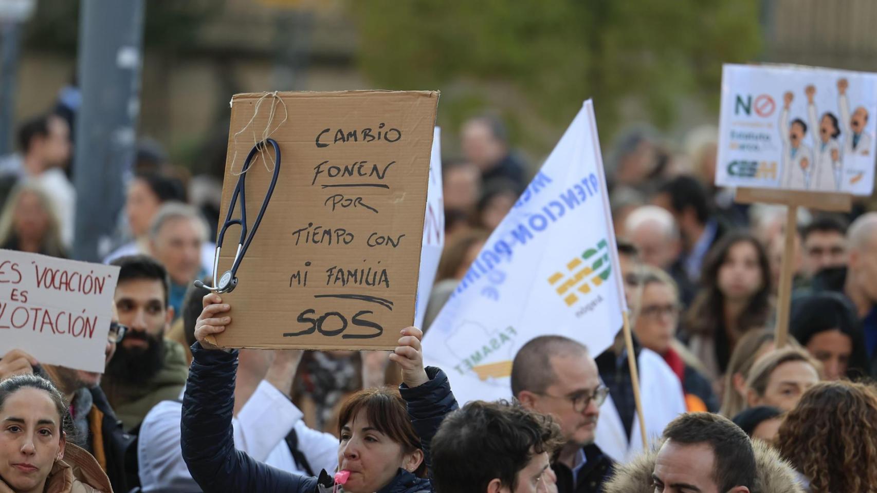 Miles de personas se manifiestan contra el Estatuto Marco en Zaragoza ...