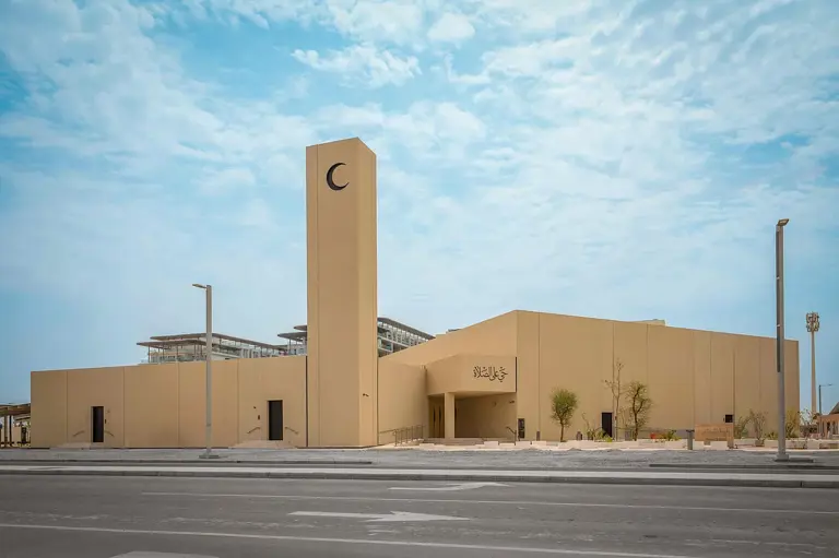 Inspired by UAE’s oldest mosque: 'Net-zero-energy' mosque opens in ...
