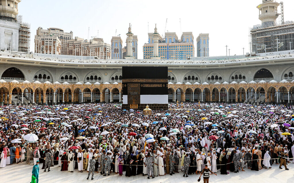 Gaza technocratic committee says its working to secure exit for those looking to perform Hajj<br><br>