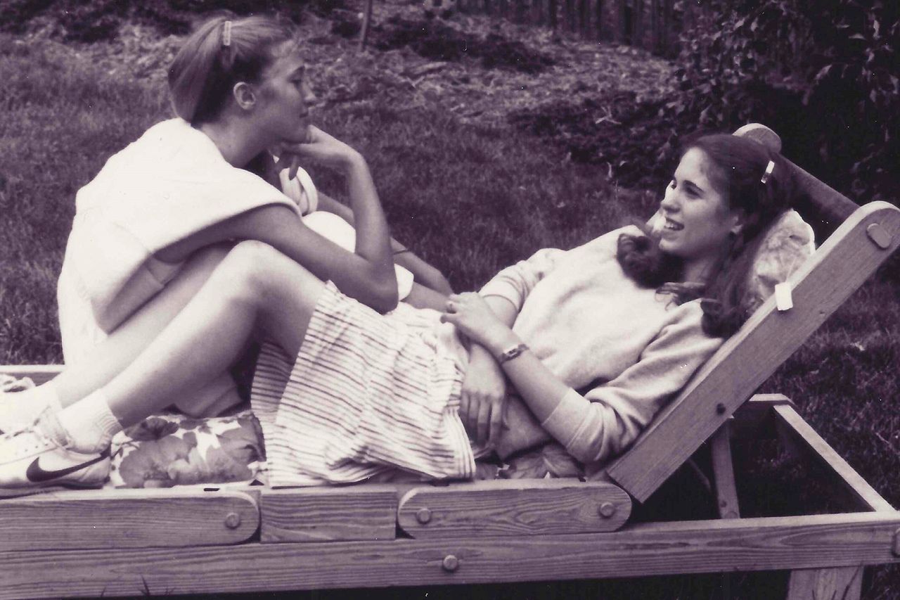 what-to-know-about-carolyn-bessette-s-2-sisters-lauren-and-lisa-bessette