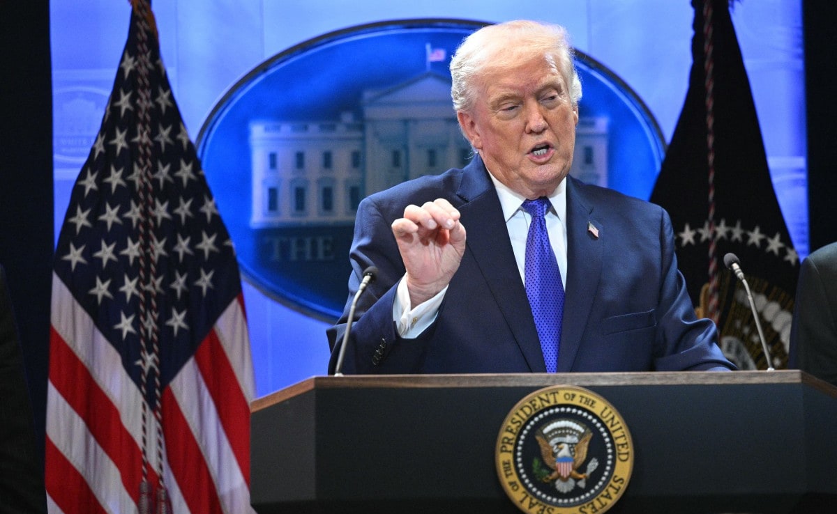 Trump signs 10% global tariffs order after Supreme Court ruling