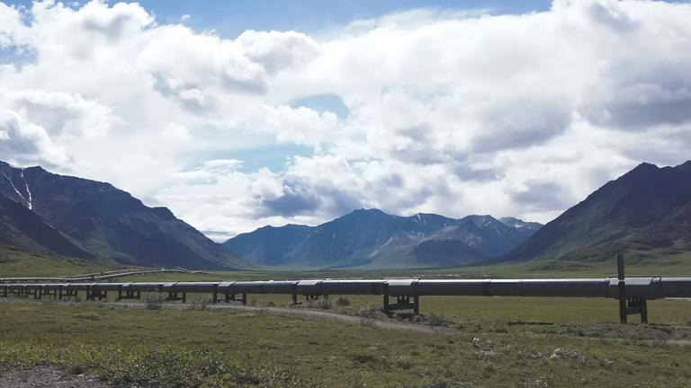 Feds open 2.1 million acres in Alaska’s Dalton Corridor