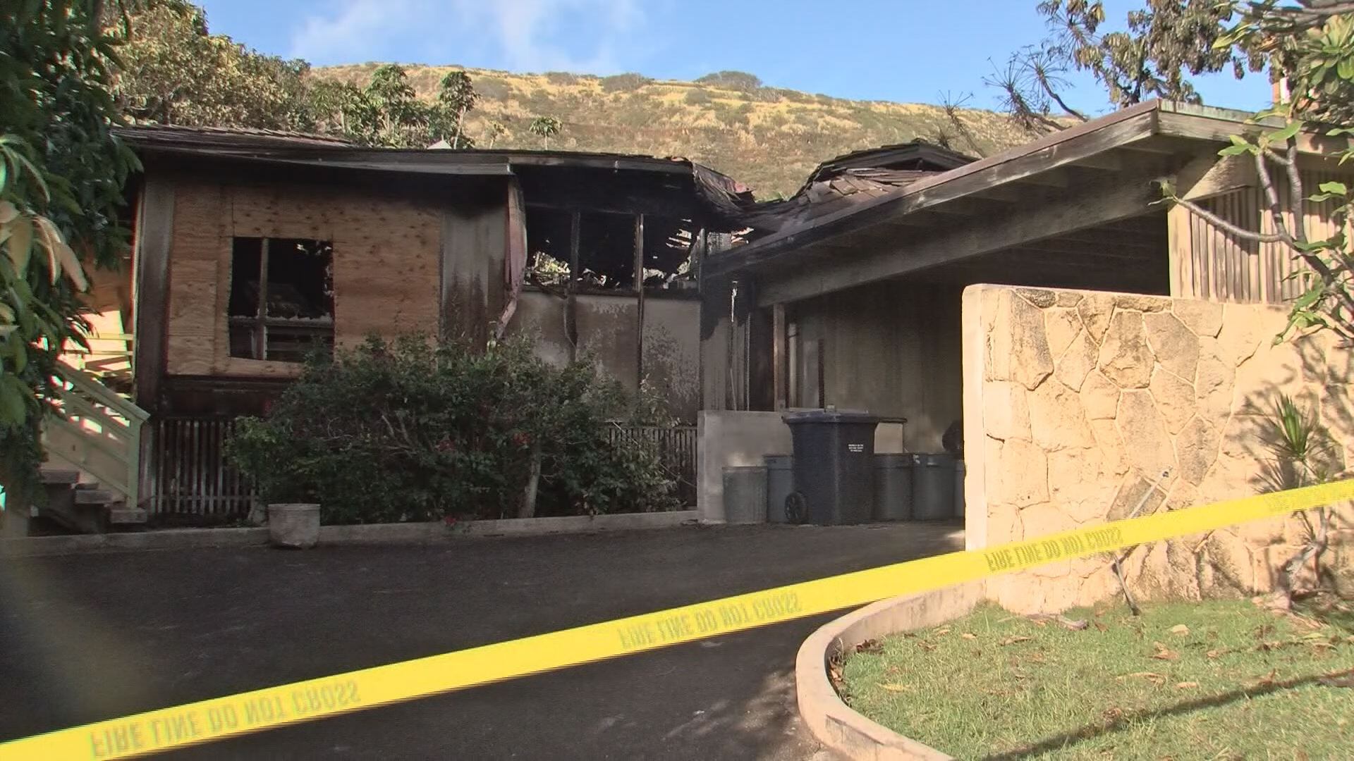 Arson suspect sought after Diamond Head building fire
