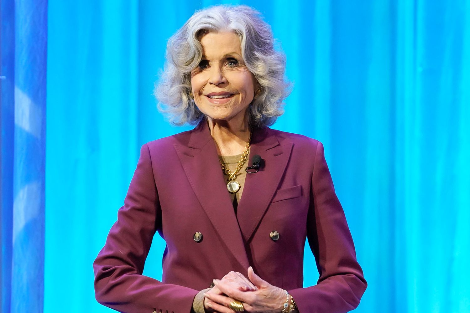 Jane Fonda’s sleek loafers are a comfy alternative if you don't like ...