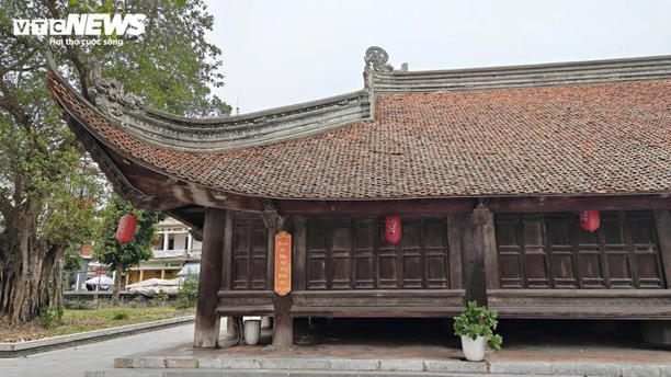 Giữa những ngôi đình quen thuộc của Bắc Bộ, đình Đình Bảng nổi bật với dáng dấp nhà sàn và kiến trúc khác biệt, được xem là độc nhất vô nhị ở xứ Kinh Bắc.