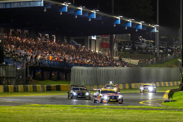 Supercars Sydney: De Pasquale dominates night race
