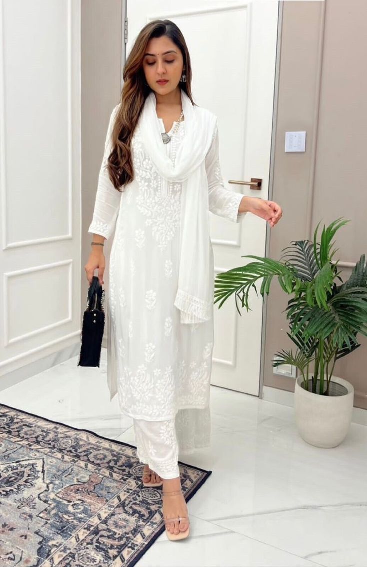 Holi 2026 fashion guide: Vibrant outfits for playful and picture ...