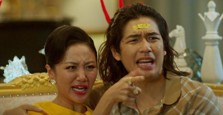 Nữ ca sĩ gây sốt trong phim Tết top 1 doanh thu phòng vé