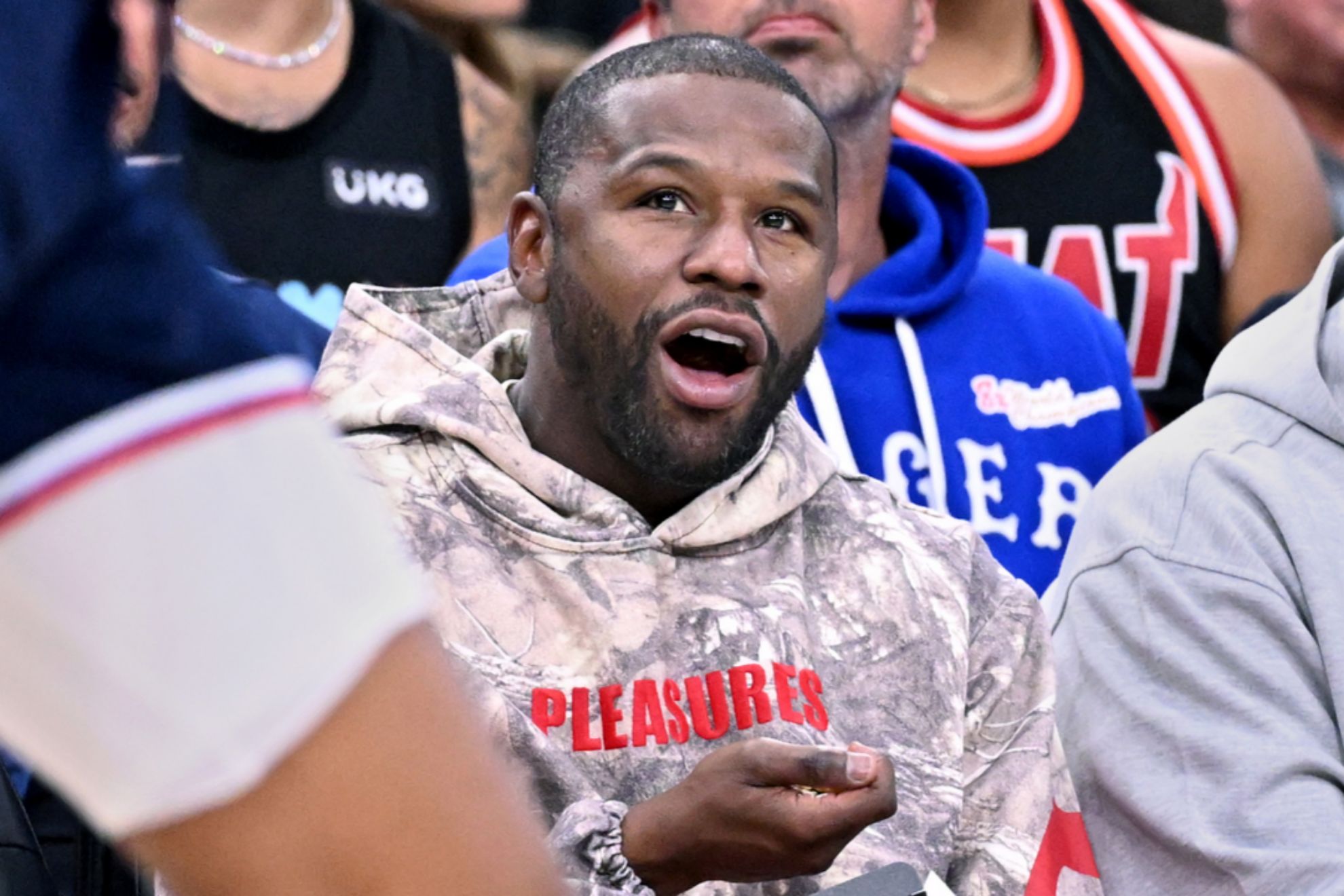 Floyd Mayweather Jr. makes major boxing future announcement and forgets ...