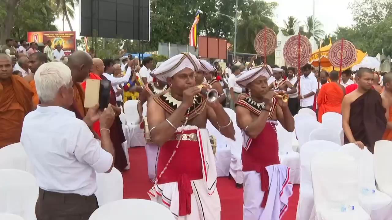 Buddhist monks rally in Sri Lanka to pressure the government for a ...