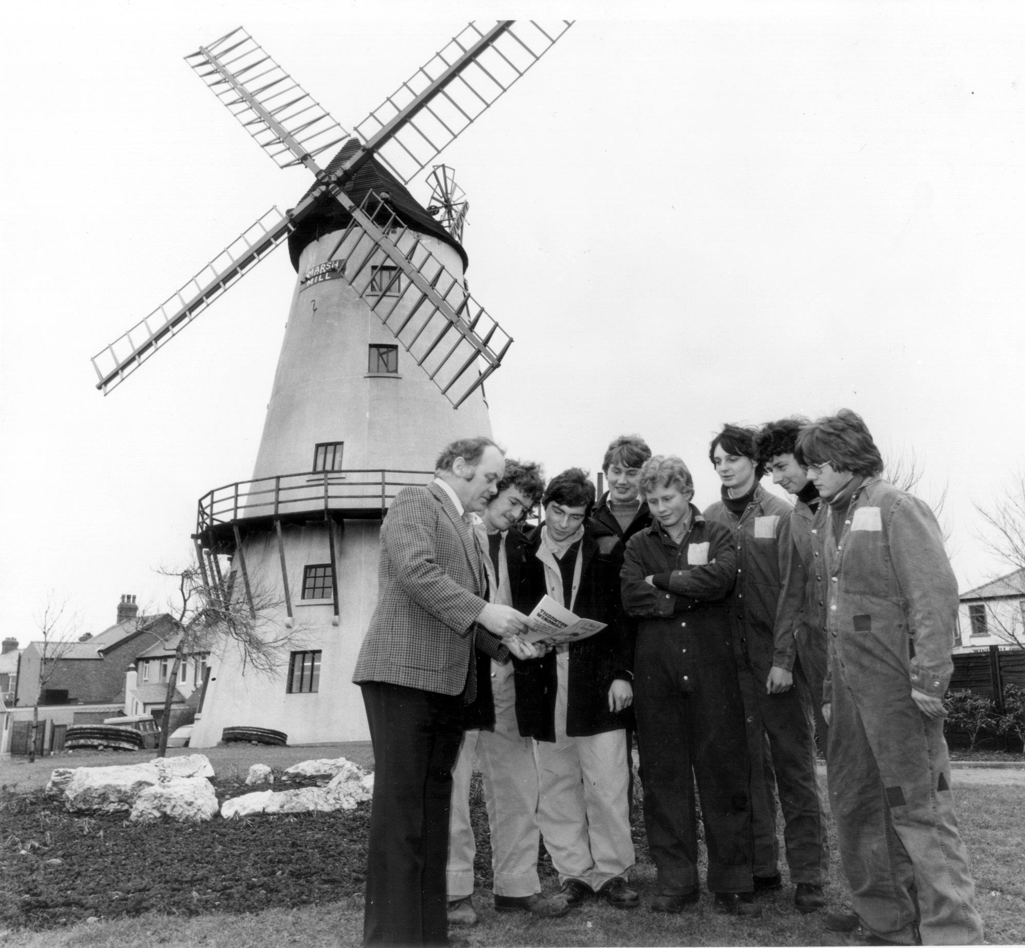 9 historical pictures of Marsh Mill that has towered above Thornton ...