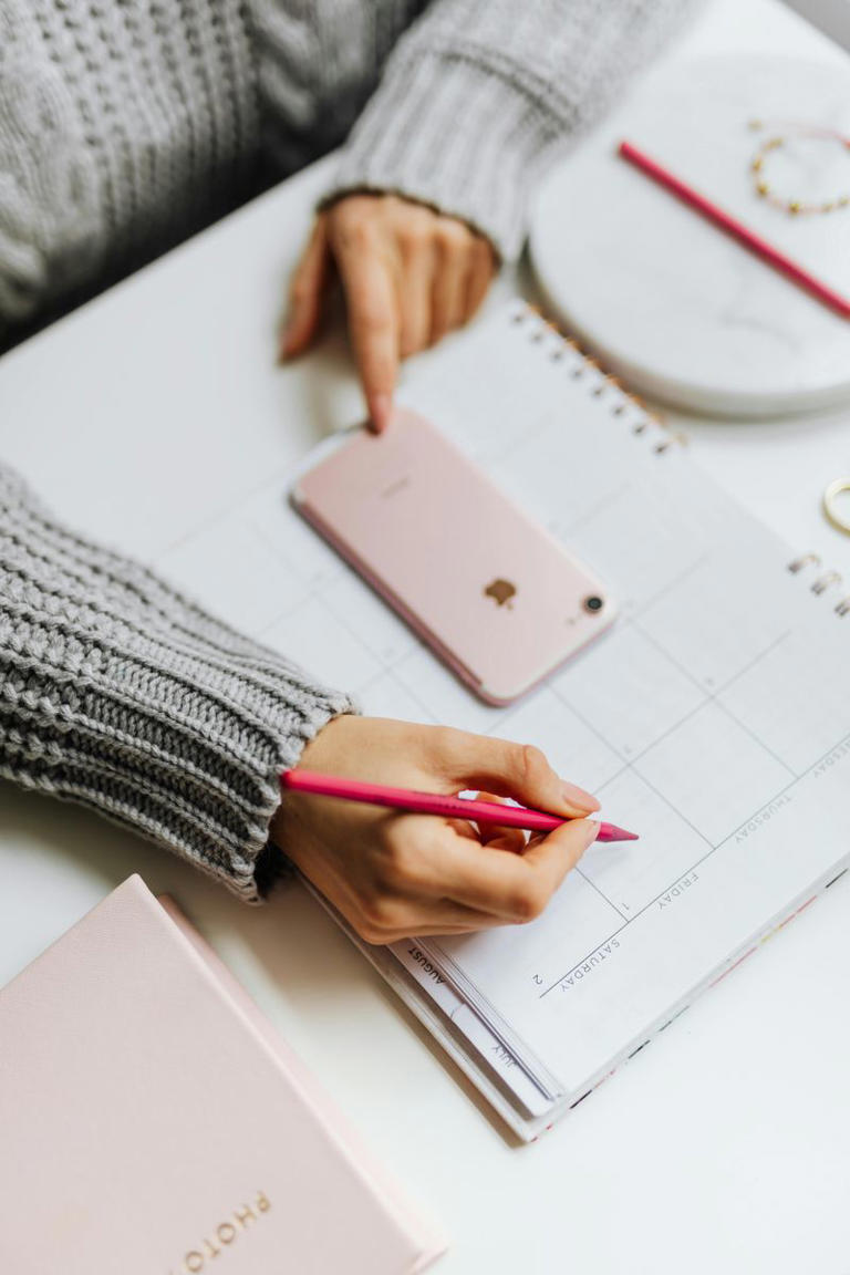 According to psychology, always-on-time people display these 9 traits