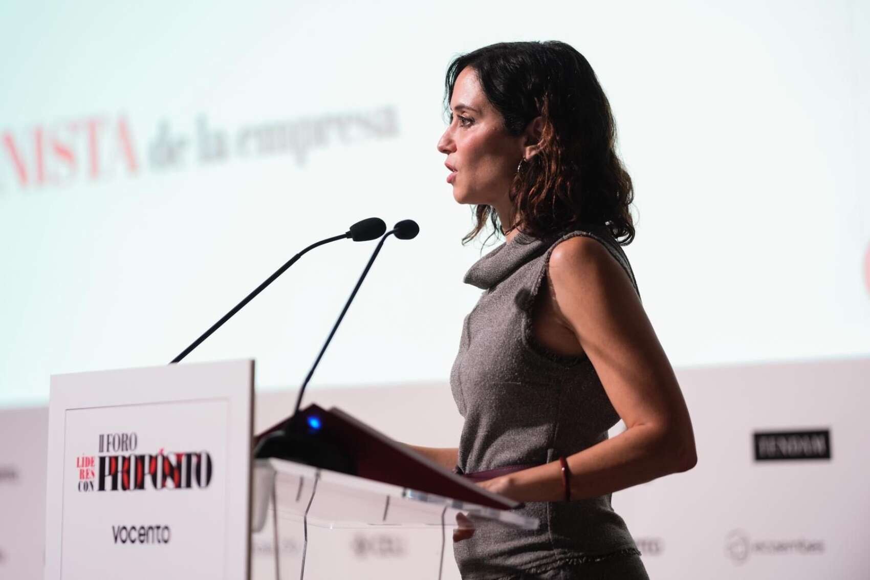 El Constitucional censura la forma en que Ayuso cambió la ley para ...