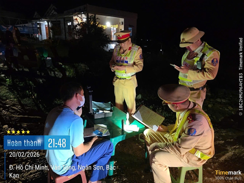 Xử lý xe khách chở 63 người