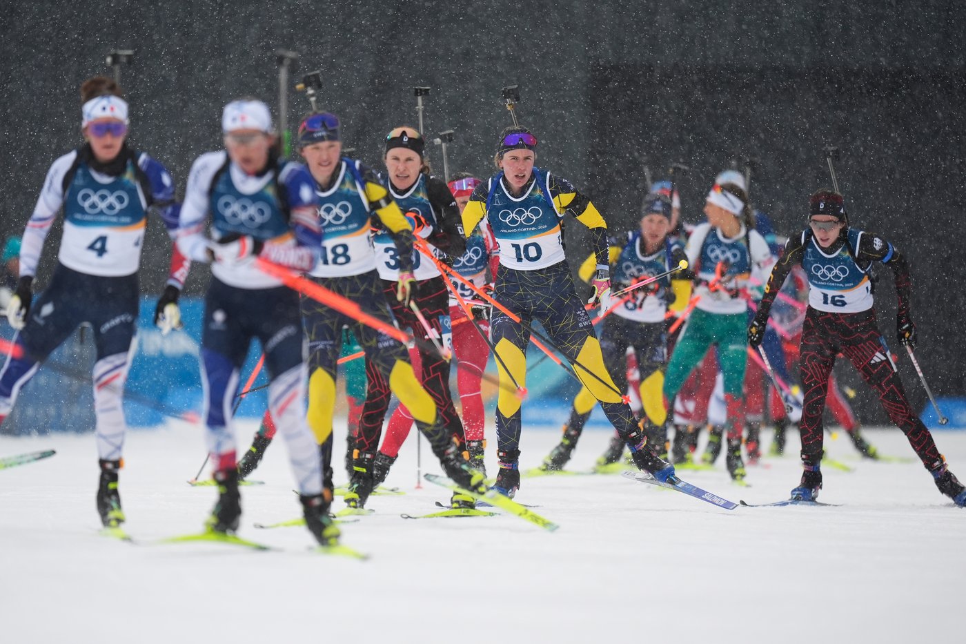 France takes gold and silver in the women's biathlon mass start race