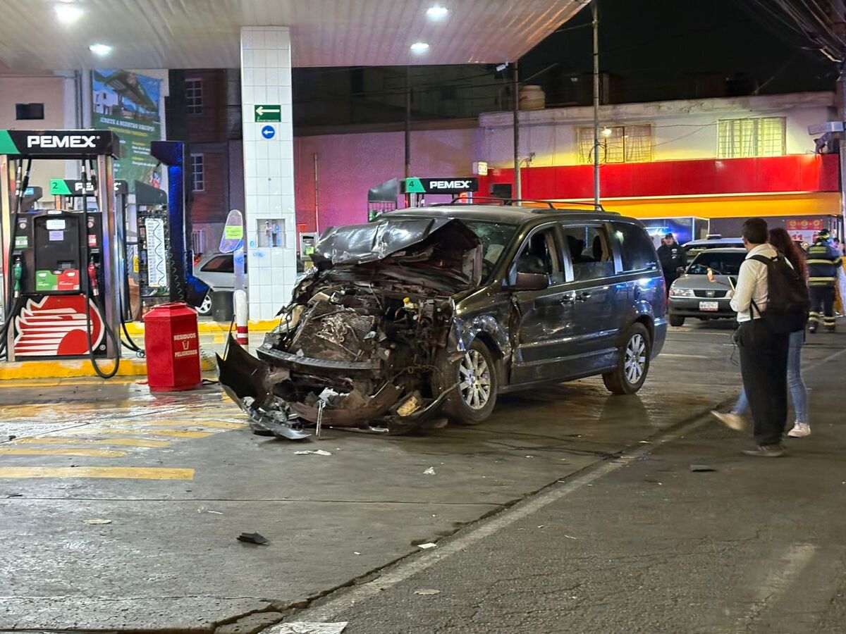 Conductor ebrio atropella a peatón y choca contra gasolinería en la ...