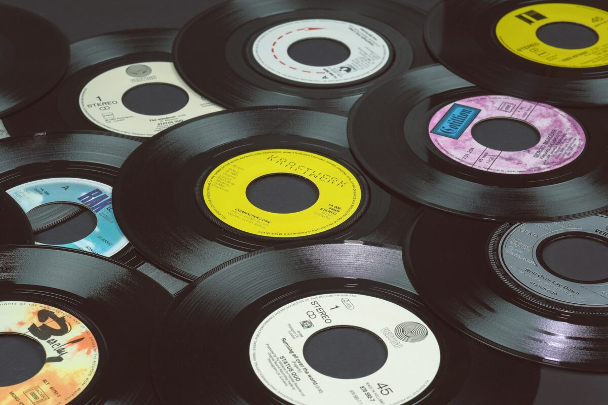 6 valuable vinyl records from the 60s and 70s
