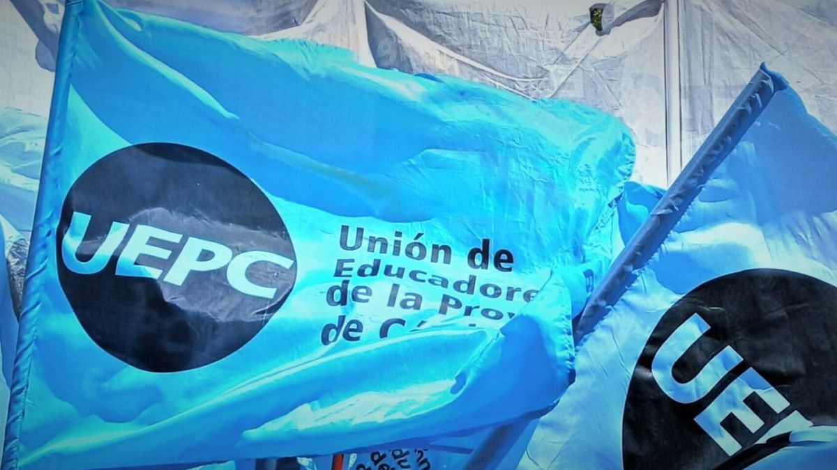 Comenzó un nuevo paro docente en Córdoba con movilización del gremio UEPC