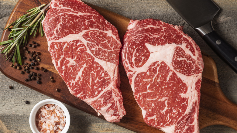 6 Steakhouse Chain Wagyu Beef Steaks Ranked By Customer Reviews