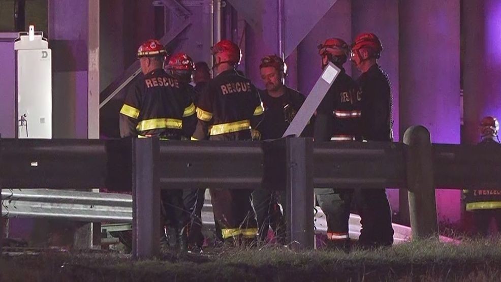 High-speed crash leaves one dead after car slams into pole