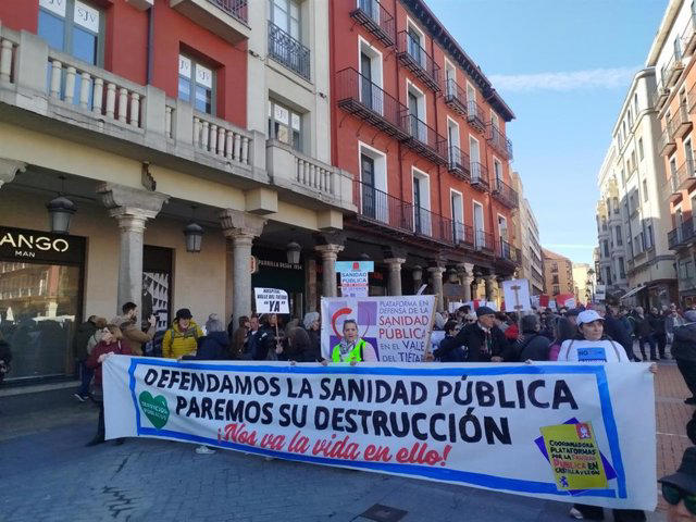Miles de personas marchan en Valladolid para mostrar su rechazo ante la ...