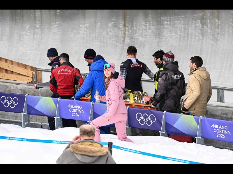 Österreichischer Viererbob schwer gestürzt: Sorgen um Pilot Mandlbauer