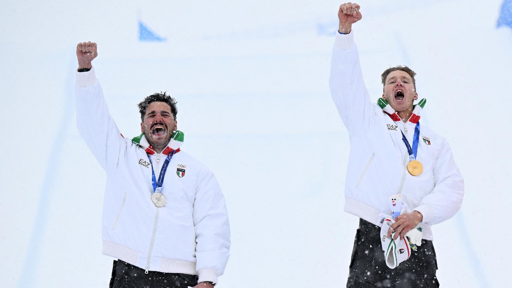 Milano Cortina: la premiazione dello skicross con Deromedis e Tomasoni ...