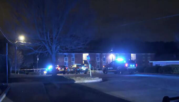 Man shot at southwest Atlanta apartment complex, police say