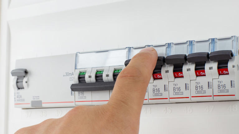 Fuse box vs. circuit breaker: What's the difference?
