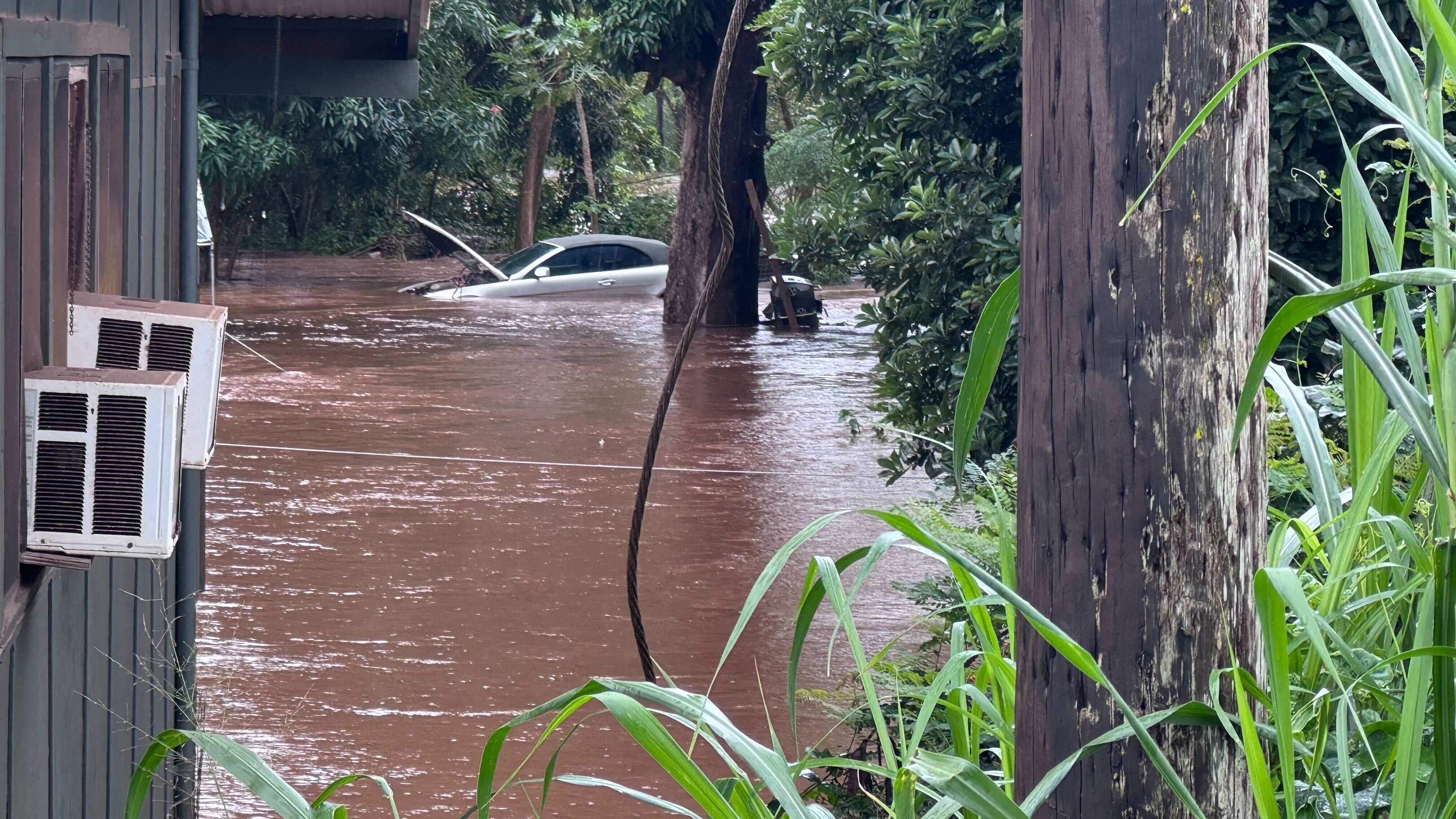 Flash flood warning expires after heavy rain, floodwaters recede on Oahu<br><br>