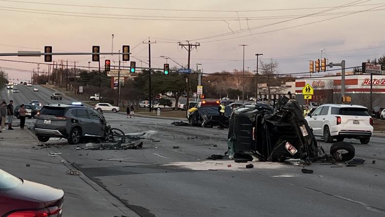 4 hospitalized after rollover crash involving 7 cars in San Antonio ...