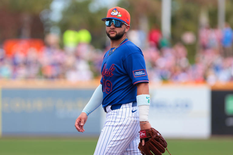 Mets’ bats can’t shake off the winter rust as New York drops spring opener