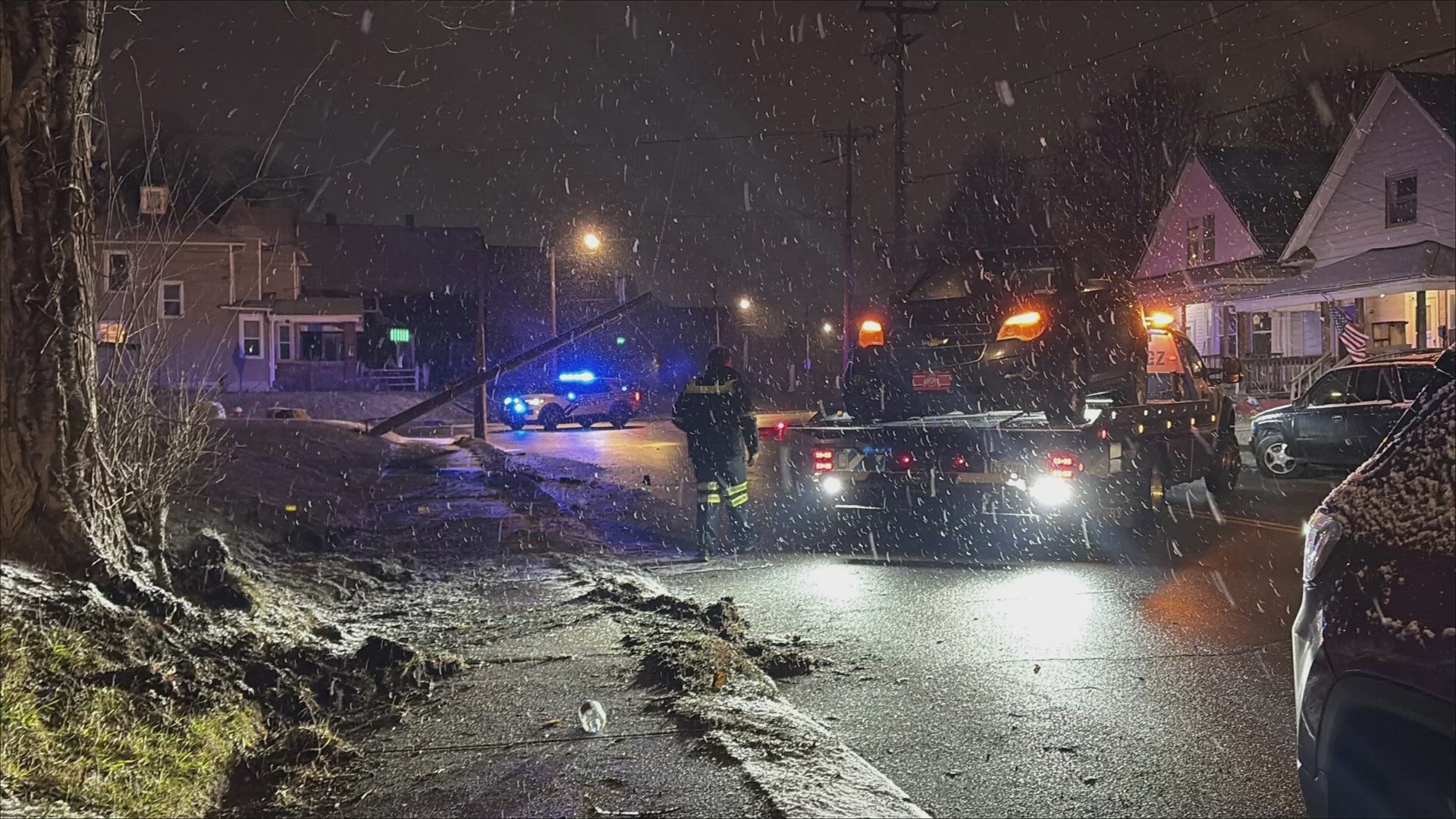Crash knocks down utility pole in south Toledo