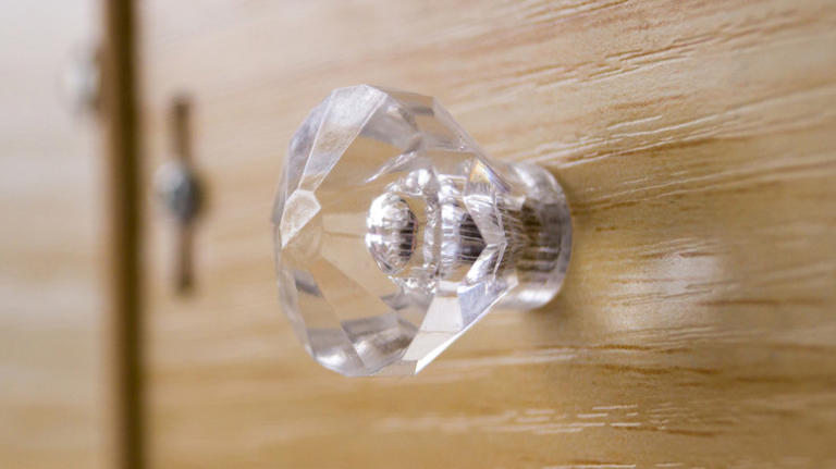 Hardware styles that instantly date your home