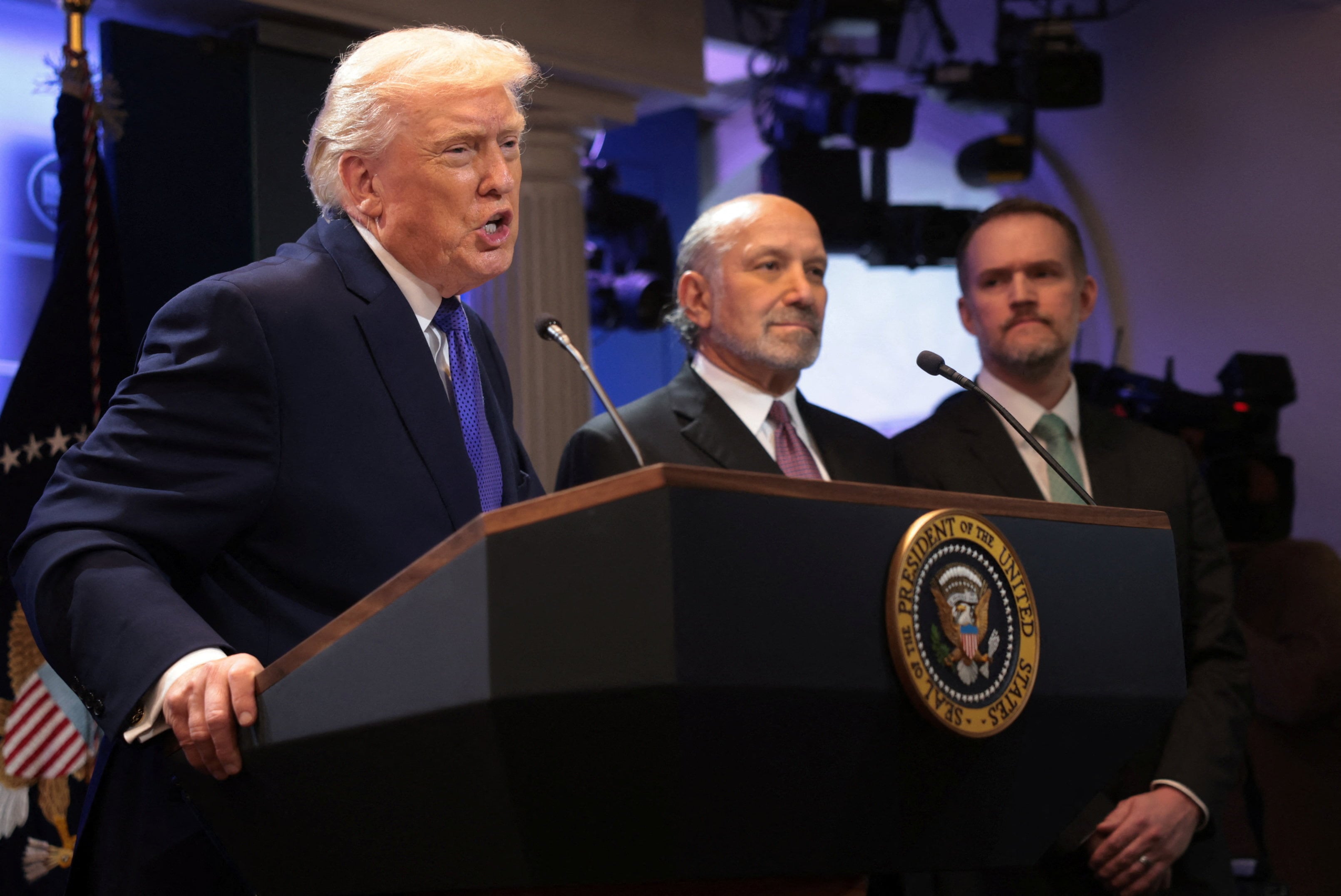 Trump imposes 15% global tariff, raising fiscal deficit fears