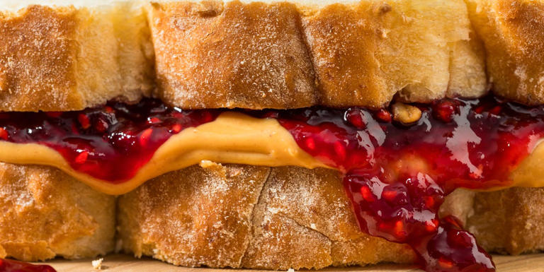 Someone tried to PB&J-shame adults online—and it completely backfired