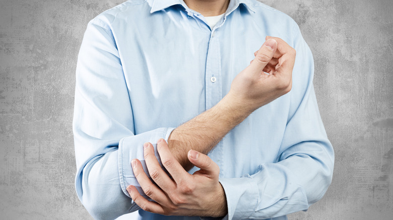 The body language of attraction: How to read if someone is into you