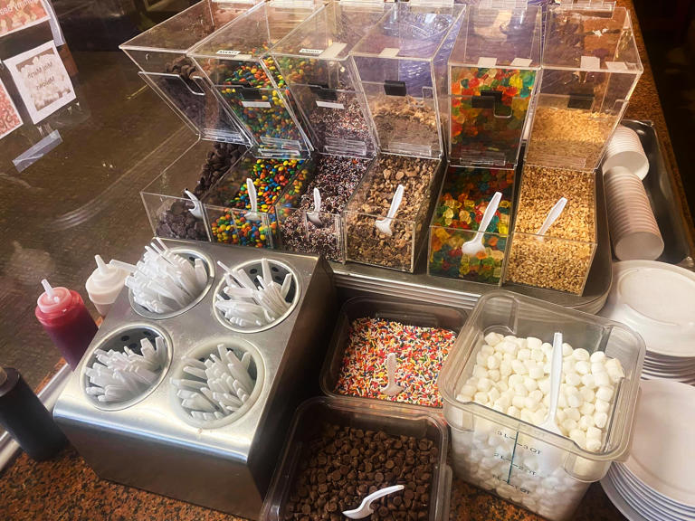 Come hungry: This Alabama buffet serves almost as many desserts as main ...