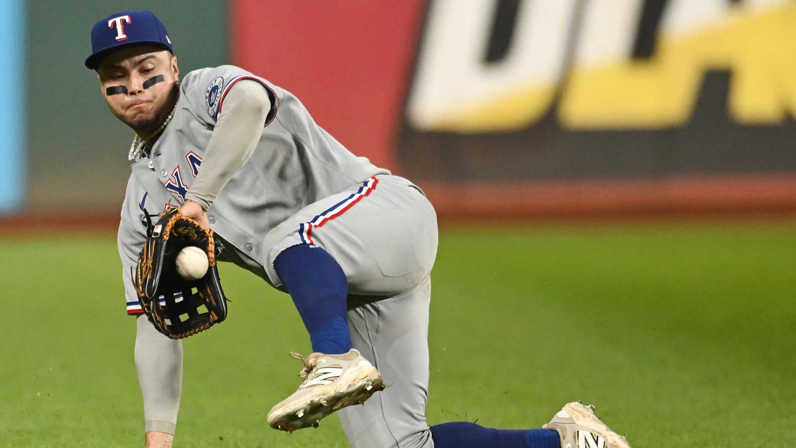 Rangers infielder dealing with injury early in spring training