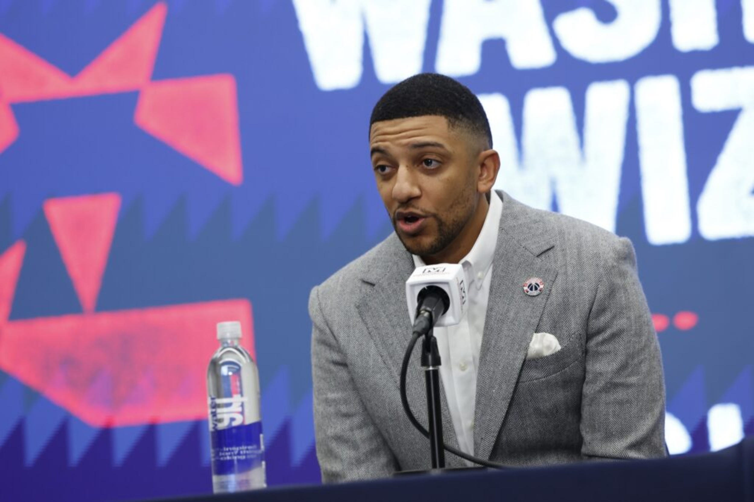 Wizards finalize roster with two players signing deals