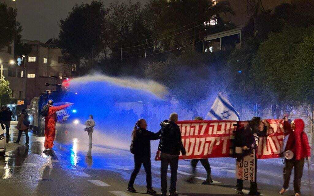 Police use water cannon on protesters outside PM’s residence in Jerusalem, at least 2 detained<br>