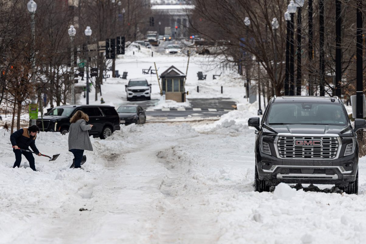 East Coast braces for blizzard conditions this weekend as European and ...