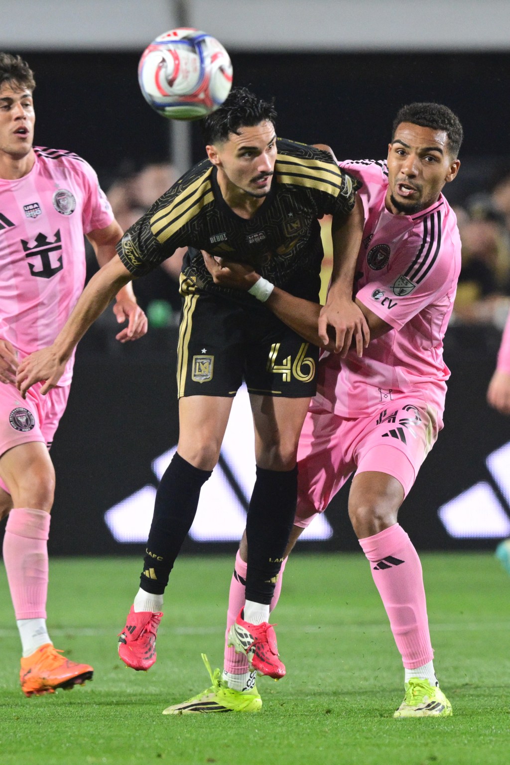 Stephen Eustáquio tracked him. Timothy Tillman shadowed passing lanes. Hugo Lloris, the 2018 World Cup champion in LAFC’s net, commanded his backline like a conductor raising tempo. AFP via Getty Images