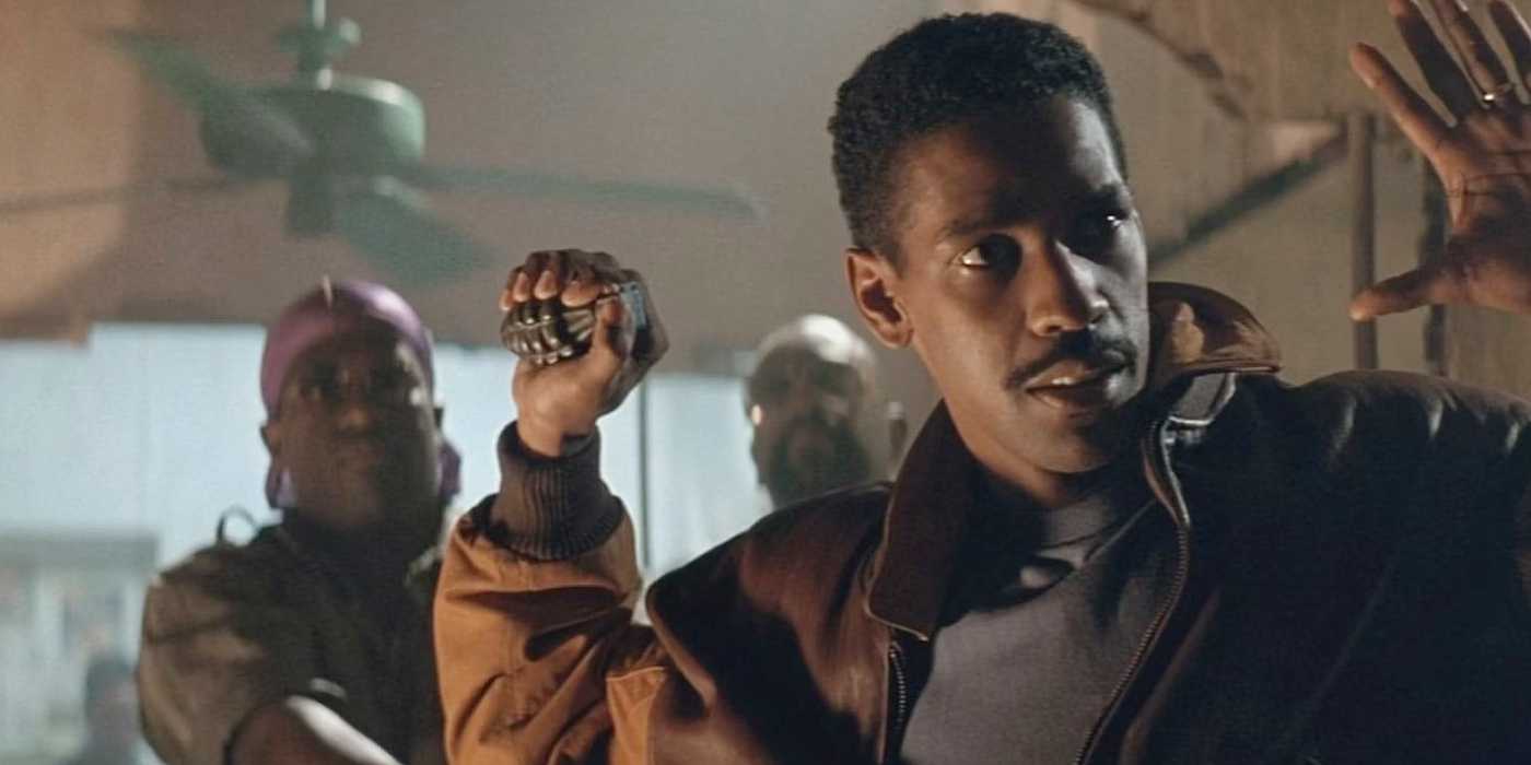 Officer Nick Styles (Denzel Washington) holds a grenade in Ricochet