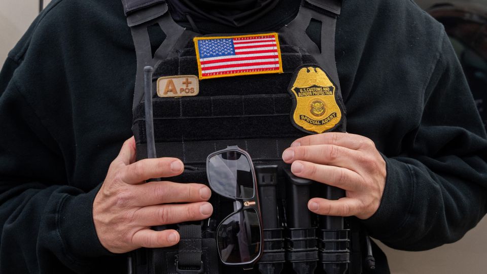 Pro-Trump lawmaker in Colombia faces questions after son’s detention by ICE<br>