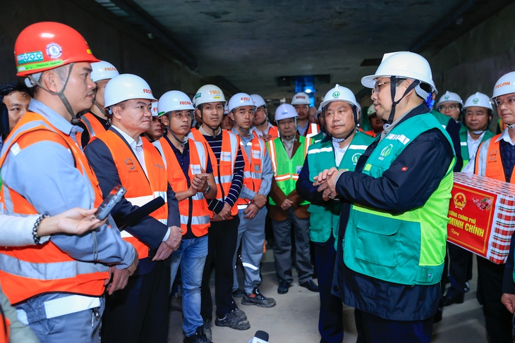 Thủ tướng: Xây dựng đường sắt đô thị với tầm nhìn trăm năm, 90% nhân lực là người Việt