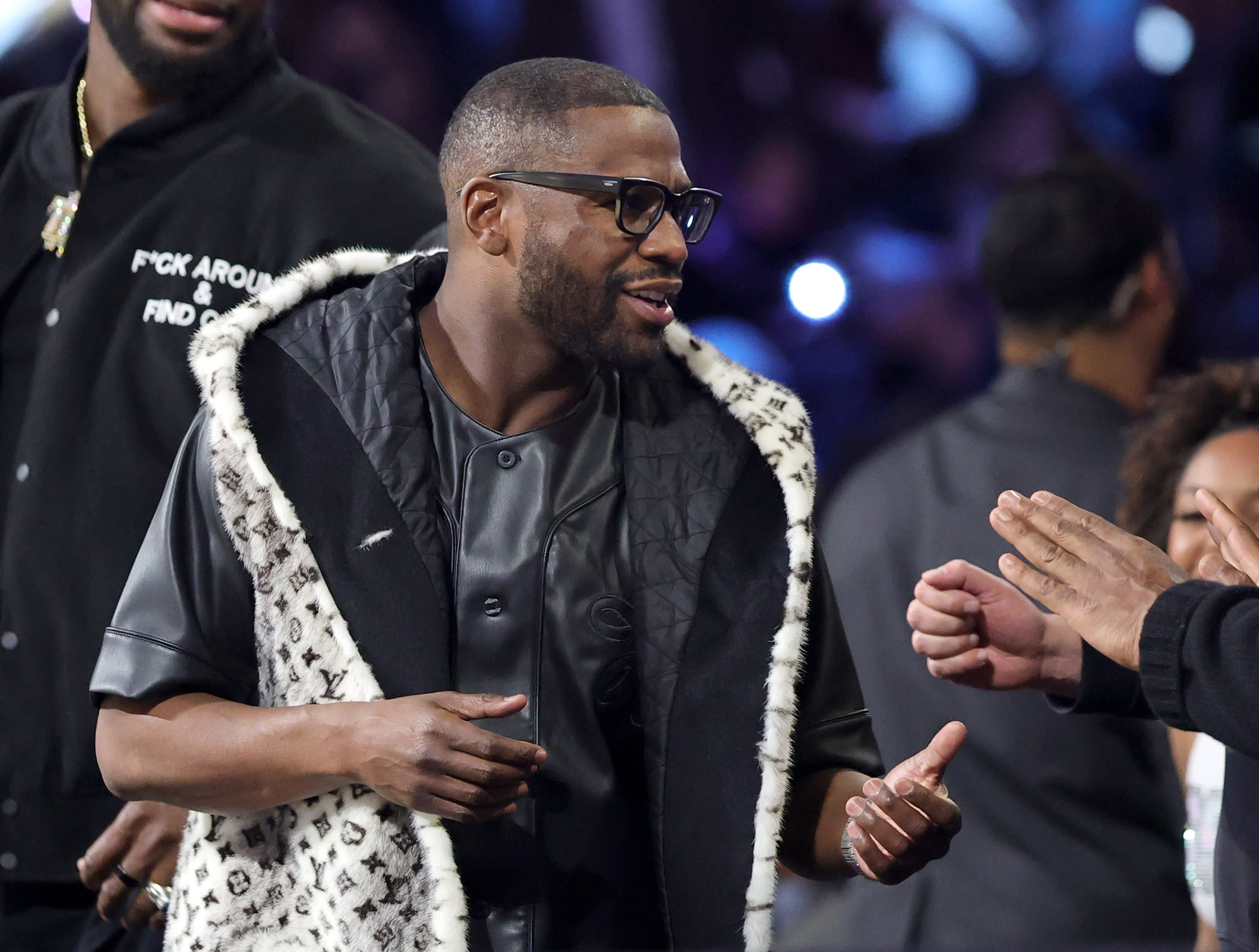 Boxing legend Floyd Mayweather Jr. comes out of retirement after ...